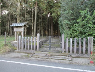 ファイル名: 4.jpg
ファイルサイズ: 40.9KB 4