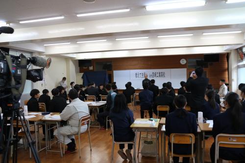 ファイル名: 1.jpg
ファイルサイズ: 29.5KB 1