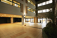 中庭の夜景